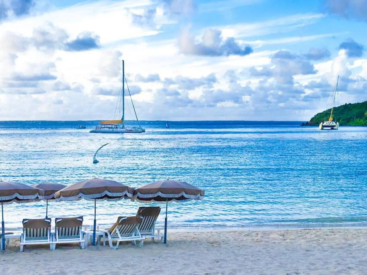 Dolce Riviera, Beach Access, Pool View, 2 Bedrooms Anse Marcel Apartment